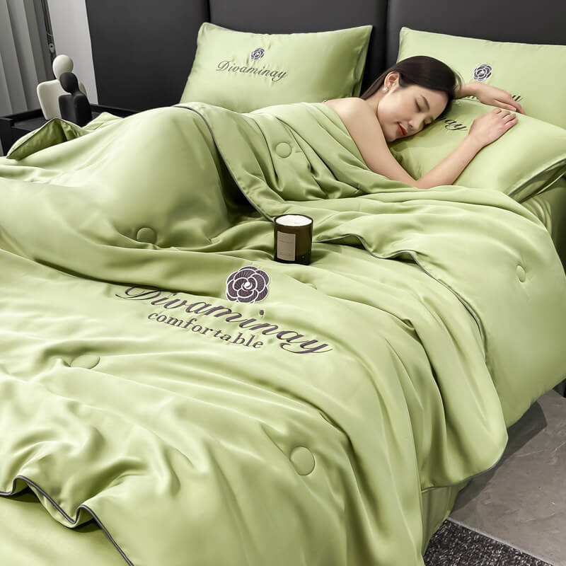 【Promoción a mitad de precio por tiempo limitado】✨✨Juego de tres piezas de colcha de verano de seda de hielo suave para hotel de cinco estrellas