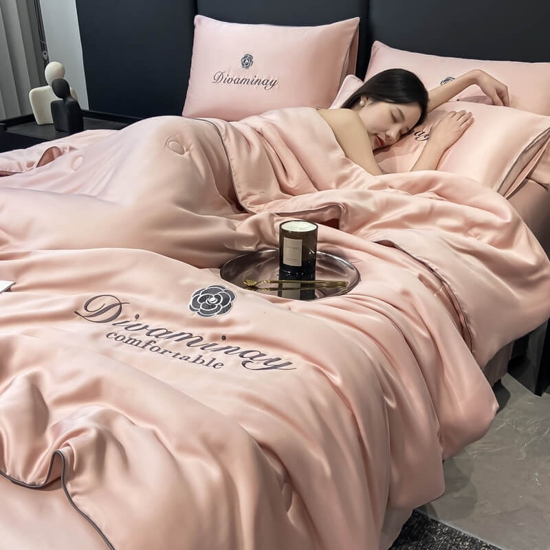 【Promoción a mitad de precio por tiempo limitado】✨✨Juego de tres piezas de colcha de verano de seda de hielo suave para hotel de cinco estrellas