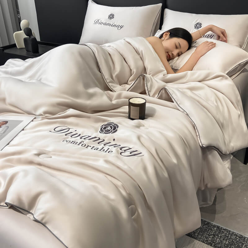 【Promoción a mitad de precio por tiempo limitado】✨✨Juego de tres piezas de colcha de verano de seda de hielo suave para hotel de cinco estrellas
