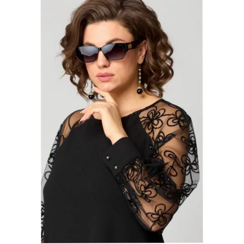 Vestido de manga larga con cuello redondo y parches de encaje